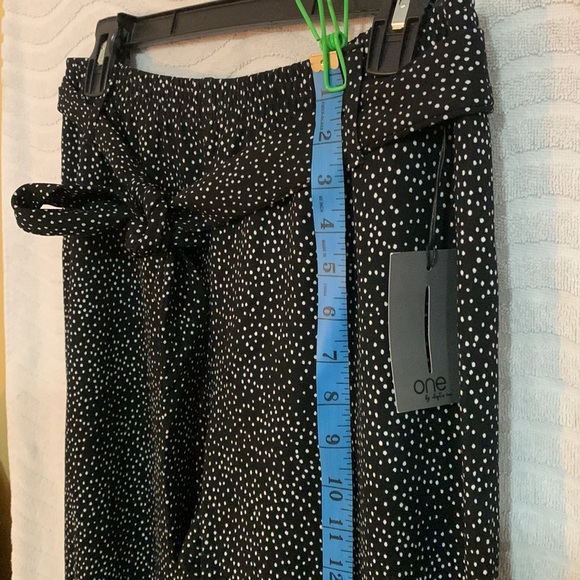 ๐ ONE BY CHAPTER ONE- BLACK AND WHITE POLKADOTS PANTS (M) ๐ - Picture 3 of 9